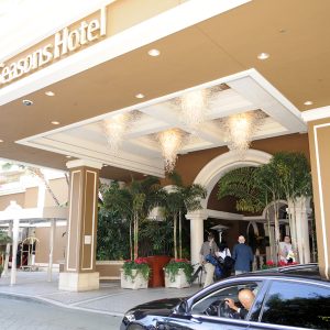 Four Seasons Hotel Beverly Hills Los Angeles California Chandeliers